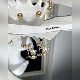 Новая коллекция Chanel 24： серьги-гвоз