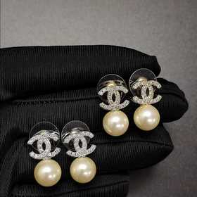 Chanel  Новинки  Серьги Chanel Doubl