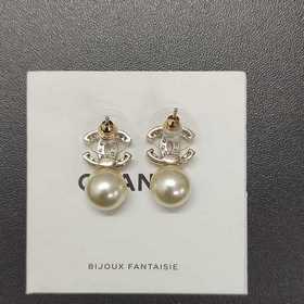 Chanel  Новинки  Серьги Chanel Doubl