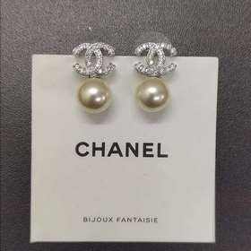 Chanel  Новинки  Серьги Chanel Doubl