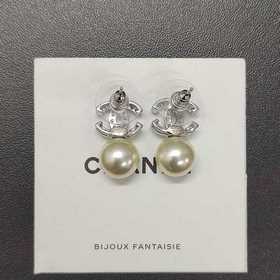 Chanel  Новинки  Серьги Chanel Doubl