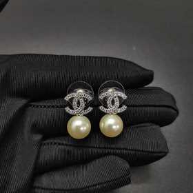 Chanel  Новинки  Серьги Chanel Doubl