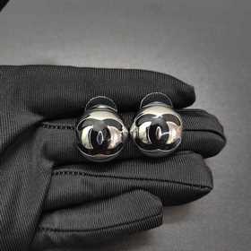 Chanel  Новинки  Chanel Double C Эма
