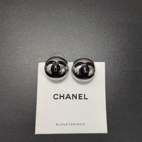 Chanel  Новинки  Chanel Double C Эма