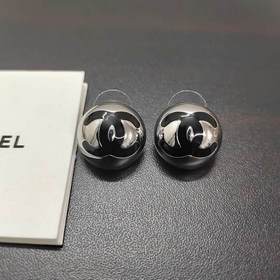 Chanel  Новинки  Chanel Double C Эма
