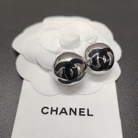 Chanel  Новинки  Chanel Double C Эма
