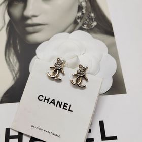Классические серьги Chanel с жемчугом