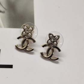 Классические серьги Chanel с жемчугом