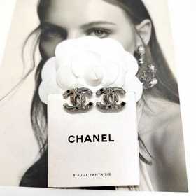 Chanel  Новинка Миниатюрные серьги-г