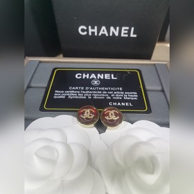 Новые круглые серьги-гвоздики от Chane