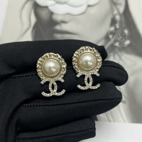 Chanel  Классические серьги Chanel с