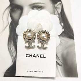 Chanel  Классические серьги Chanel с