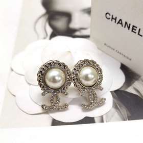 Chanel  Классические серьги Chanel с