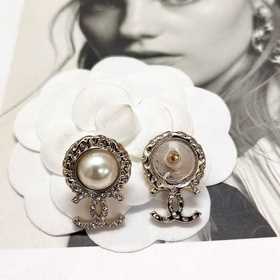 Chanel  Классические серьги Chanel с