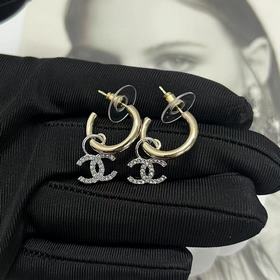 Классические серьги Chanel Double C с