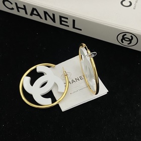 Акриловые серьги-гвоздики Chanel Doubl