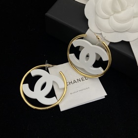 Акриловые серьги-гвоздики Chanel Doubl