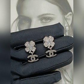 Chanel  Серьги New Leaf из белого зол