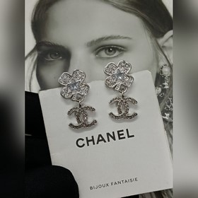 Chanel  Серьги New Leaf из белого зол
