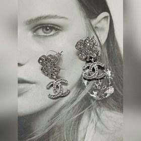 Chanel  Серьги New Leaf из белого зол