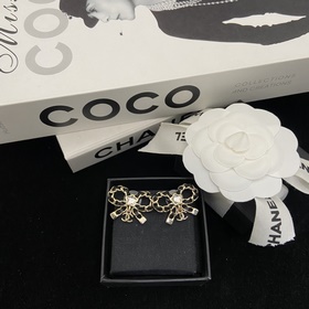 Chanel  Новые серьги-гвоздики с банти