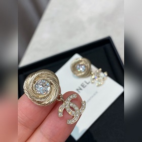 [Серьги Chanel Twisted Thread Knob Dou