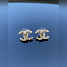 Серьги Chanel с застежкой-гвоздиком Но