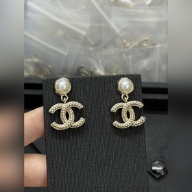 Новые серьги Chanel с круглыми жемчужи