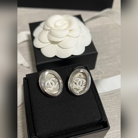 Серьги-гвоздики Chanel  Овальные сере