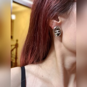 Серьги-гвоздики Chanel  Овальные сере