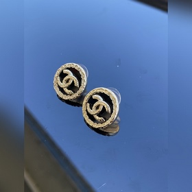 Серьги-гвоздики Chanel Классические ви