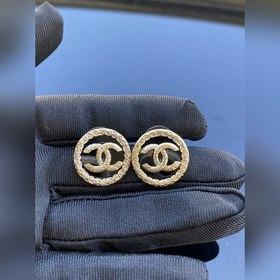 Серьги-гвоздики Chanel Классические ви