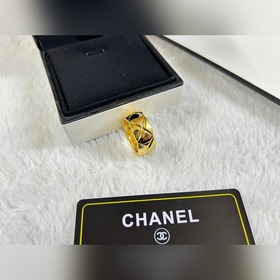 Chanel  Широкое кольцо с узором виде
