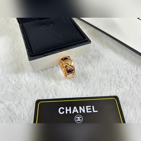 Chanel  Широкое кольцо с узором виде