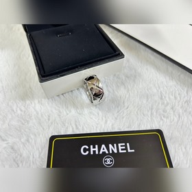 Chanel  Широкое кольцо с узором виде