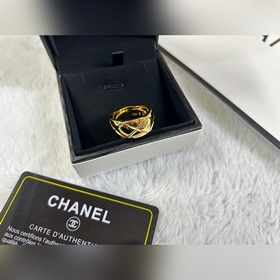 Chanel  Широкое кольцо с узором виде 
