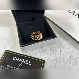 Chanel  Широкое кольцо с узором виде 