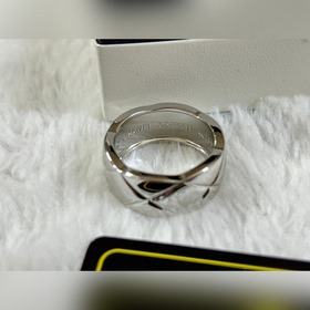 Chanel  Широкое кольцо с узором виде 