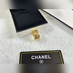Chanel  Широкое кольцо с бриллиантами