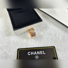 Chanel  Широкое кольцо с бриллиантами