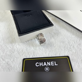 Chanel  Широкое кольцо с бриллиантами