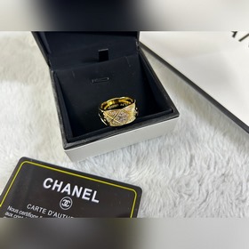 Chanel  Широкое кольцо с бриллиантами
