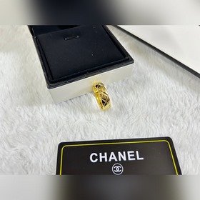 Chanel  Кольцо среднего размера с узо