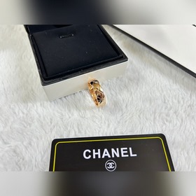 Chanel  Кольцо среднего размера с узо