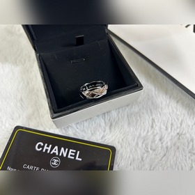 Chanel  Кольцо среднего размера с узо