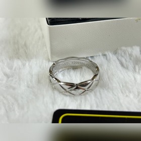 Chanel  Кольцо среднего размера с узо