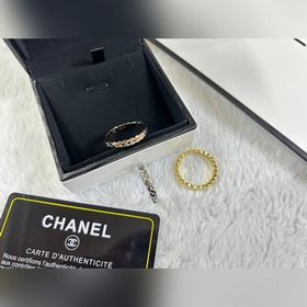 Кольцо Chanel с узким диамантовым узор