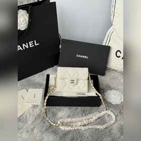 Мини-сумочка Chanel на цепочке, очаров