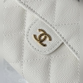 Мини-сумочка Chanel на цепочке, очаров