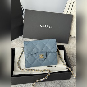 Мини-сумочка Chanel на цепочке, очаров